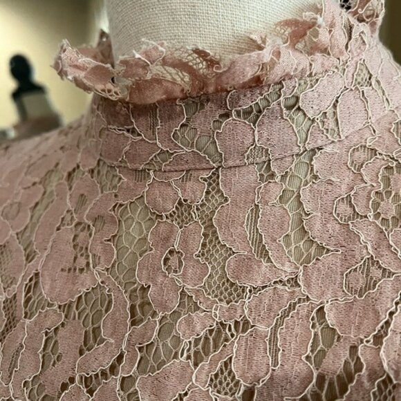 LACE SLEEVELESS TOP - Picture 5 of 9